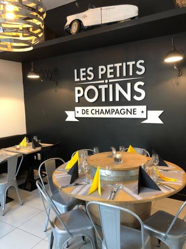Les Petits Potins